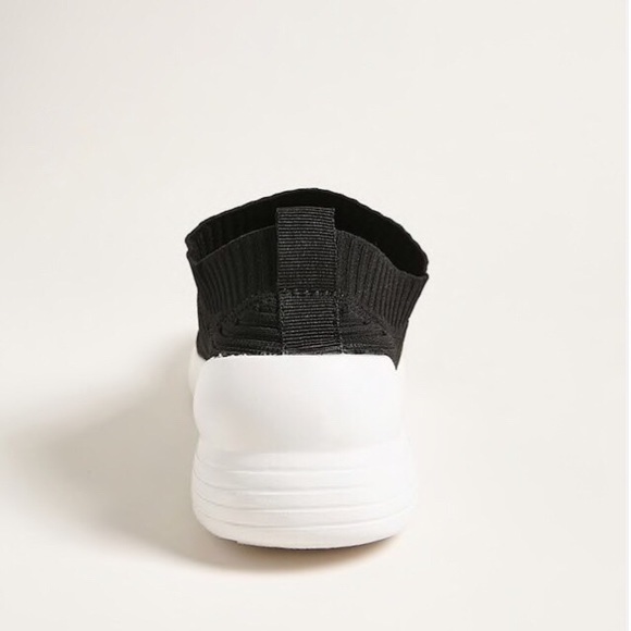 🖤Modern Black Slip On🖤 - Picture 3 of 3